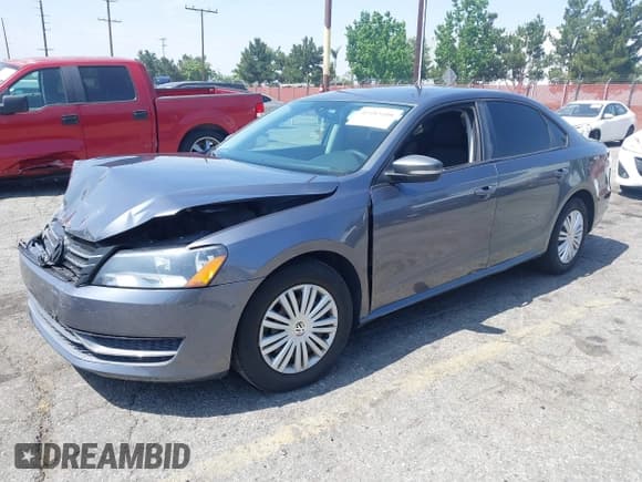 ✅ 2014 Volkswagen Passat S • VIN: 1VWAP7A3XEC003928 • Лот: 42483100. Опубликован ранее на IAAI с пробегом 132 117 миль. Бесплатный доступ к архиву аукционных продаж из США и подробный отчёт об истории автомобиля на DreamBid. Изображение 2.