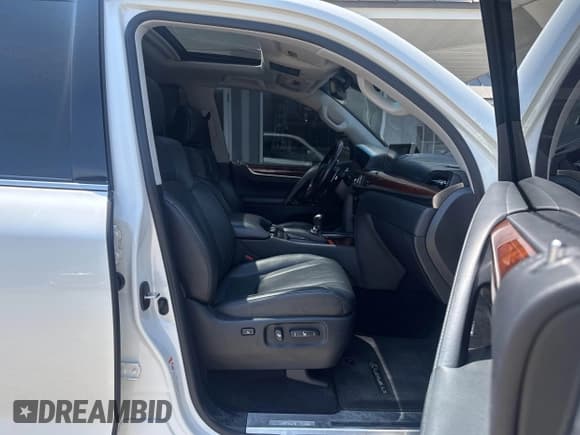 ✅ 2016 Lexus LX 570 • VIN: JTJHY7AX6G4219108 • Лот: 42872891. Опубликован ранее на IAAI с пробегом 93 069 миль. Бесплатный доступ к архиву аукционных продаж из США и подробный отчёт об истории автомобиля на DreamBid. Изображение 5.