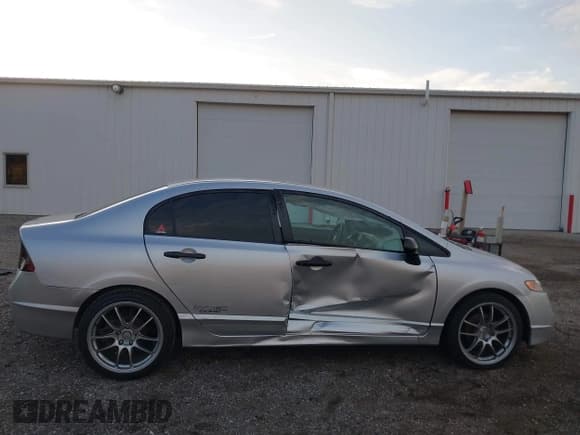 ✅ 2011 Honda Civic DX-VP • VIN: 19XFA1F32BE003426 • Lot: 43661930. Listed on IAAI with 122,432 mi. Free auction sales archive from the USA and detailed vehicle history report at DreamBid. Image 13.