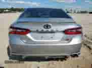 2022 Toyota Camry SE z VIN 4T1G11AK5NU669622, wystawiony jako Copart lot #81820025 z przebiegiem 38 414 mil mil oraz Szkoda całkowita • Salvage title. Historia ofert i sprzedaży dostępna na DreamBid. Obrazek 6.