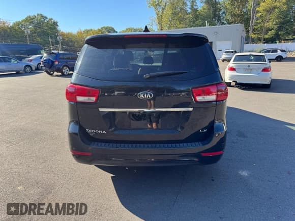 ✅ 2017 Kia Sedona LX • VIN: KNDMB5C13H6230380 • Lot: 85816635. Listed on Copart with 188,788 mi. Free auction sales archive from the USA and detailed vehicle history report at DreamBid. Image 5.