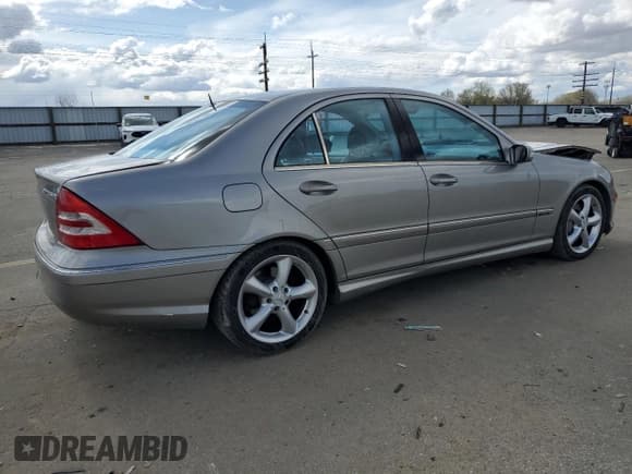 ✅ 2005 Mercedes-Benz C 230 Kompressor • VIN: WDBRF40J65F597194 • Lot: 51686685. Wystawiony na Copart z przebiegiem 147 274 mil. Bezpłatny archiwum sprzedaży aukcyjnych z USA i szczegółowy raport historii pojazdu na DreamBid. Zdjęcie 3.