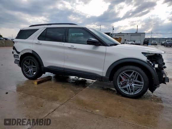 ✅ 2025 Ford Explorer ST • VIN: 1FMWK8GC2SGA92267 • Lot: 55735355. Wystawiony na Copart z przebiegiem 4 427 mil. Bezpłatny archiwum sprzedaży aukcyjnych z USA i szczegółowy raport historii pojazdu na DreamBid. Zdjęcie 4.
