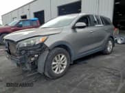 ✅ 2017 Kia Sorento LX • VIN: 5XYPG4A36HG266798 • Лот: 95474975. Опубликован ранее на Copart с пробегом 195 772 миль. Бесплатный доступ к архиву аукционных продаж из США и подробный отчёт об истории автомобиля на DreamBid. Изображение 1.