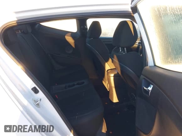 ✅ 2017 Hyundai Veloster • VIN: KMHTC6AD9HU313282 • Lot: 41712203. Wystawiony na IAAI z przebiegiem 119 791 mil. Bezpłatny archiwum sprzedaży aukcyjnych z USA i szczegółowy raport historii pojazdu na DreamBid. Zdjęcie 8.