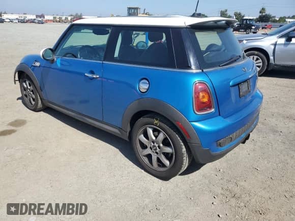 2010 MINI Hardtop S with VIN WMWMF7C58ATX42725, listed as a Copart auction lot 59818915 with 86,452 mi miles and Salvage title. Bid and sale history available at DreamBid. Image 2.