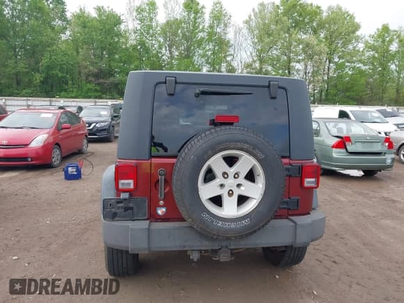 ✅ 2008 Jeep Wrangler Unlimited X • VIN: 1J4GA39108L606685 • Lot: 41965538. Wystawiony na IAAI z przebiegiem 288 946 mil. Bezpłatny archiwum sprzedaży aukcyjnych z USA i szczegółowy raport historii pojazdu na DreamBid. Zdjęcie 16.