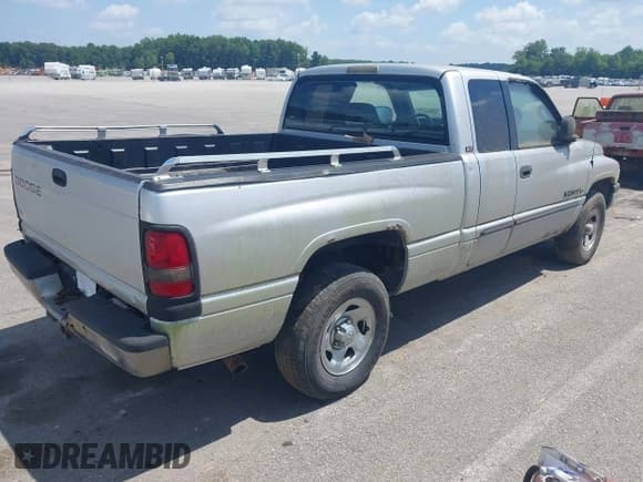 ✅ 2001 Dodge 1500 • VIN: 3B7HC13Y21G718471 • Lot: 42558873. Listed on IAAI with 265,209 mi. Free auction sales archive from the USA and detailed vehicle history report at DreamBid. Image 4.
