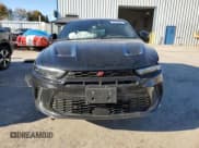 ✅ 2024 Dodge Hornet R/T • VIN: ZACPDFCW8R3A11784 • Lot: 90835035. Wystawiony na Copart z przebiegiem 43 608 mil. Bezpłatny archiwum sprzedaży aukcyjnych z USA i szczegółowy raport historii pojazdu na DreamBid. Zdjęcie 5.