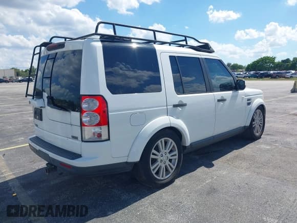 ✅ 2011 Land Rover LR4 HSE • VIN: SALAG2D47BA570625 • Lot: 42262798. Wystawiony na IAAI z przebiegiem 131 107 mil. Bezpłatny archiwum sprzedaży aukcyjnych z USA i szczegółowy raport historii pojazdu na DreamBid. Zdjęcie 4.