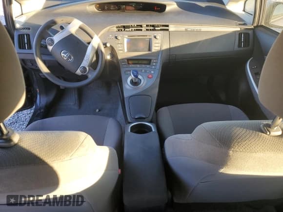 ✅ 2015 Toyota Prius Two • VIN: JTDKN3DUXF1879258 • Лот: 89557735. Опубликован ранее на Copart с пробегом 185 838 миль. Бесплатный доступ к архиву аукционных продаж из США и подробный отчёт об истории автомобиля на DreamBid. Изображение 8.