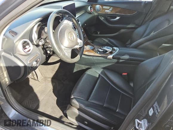 ✅ 2015 Mercedes-Benz C 300 • VIN: 55SWF4KB2FU000928 • Lot: 86448975. Listed on Copart with 59,563 mi. Free auction sales archive from the USA and detailed vehicle history report at DreamBid. Image 7.