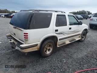 1998 Chevrolet Blazer LS z VIN 1GNCS13WXW2105288, wystawiony jako IAAI lot #43427444 z przebiegiem 260 347 mil mil oraz . Historia ofert i sprzedaży dostępna na DreamBid. Obrazek 4.