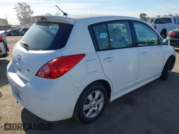 ✅ 2010 Nissan Versa SL • VIN: 3N1BC1CP8AL387869 • Лот: 43054369. Опубликован ранее на IAAI с пробегом 142 263 миль. Бесплатный доступ к архиву аукционных продаж из США и подробный отчёт об истории автомобиля на DreamBid. Изображение 4.