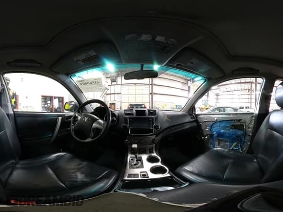 ✅ 2013 Toyota Highlander SE • VIN: 5TDZK3EH5DS132465 • Лот: 43560609. Опубликован ранее на IAAI с пробегом Не указан. Бесплатный доступ к архиву аукционных продаж из США и подробный отчёт об истории автомобиля на DreamBid. Изображение 19.