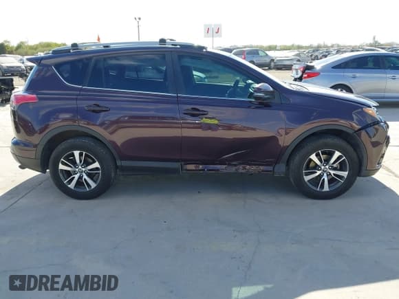 ✅ 2018 Toyota RAV4 XLE • VIN: 2T3WFREV7JW433779 • Lot: 43486563. Wystawiony na IAAI z przebiegiem 200 016 mil. Bezpłatny archiwum sprzedaży aukcyjnych z USA i szczegółowy raport historii pojazdu na DreamBid. Zdjęcie 14.