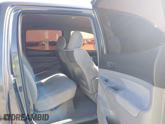 ✅ 2011 Toyota Tacoma PreRunner • VIN: 3TMKU4HN8BM030660 • Lot: 41506748. Listed on IAAI with 127,683 mi. Free auction sales archive from the USA and detailed vehicle history report at DreamBid. Image 8.