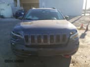 ✅ 2019 Jeep Cherokee Trailhawk • VIN: 1C4PJMBX5KD484305 • Lot: 92538185. Wystawiony na Copart z przebiegiem 75 929 mil. Bezpłatny archiwum sprzedaży aukcyjnych z USA i szczegółowy raport historii pojazdu na DreamBid. Zdjęcie 5.
