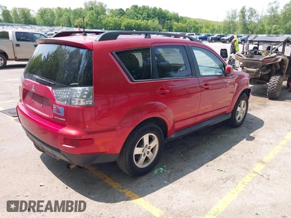 ✅ 2010 Mitsubishi Outlander ES • VIN: JA4AT2AW8AZ013032 • Lot: 42377377. Listed on IAAI with 135,411 mi. Free auction sales archive from the USA and detailed vehicle history report at DreamBid. Image 4.