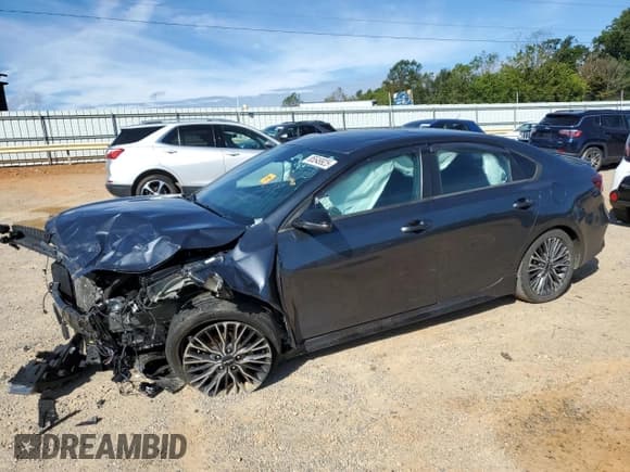 ✅ 2022 Kia Forte GT-Line • VIN: 3KPF54AD1NE480830 • Lot: 85549925. Wystawiony na Copart z przebiegiem 59 363 mil. Bezpłatny archiwum sprzedaży aukcyjnych z USA i szczegółowy raport historii pojazdu na DreamBid. Zdjęcie 1.