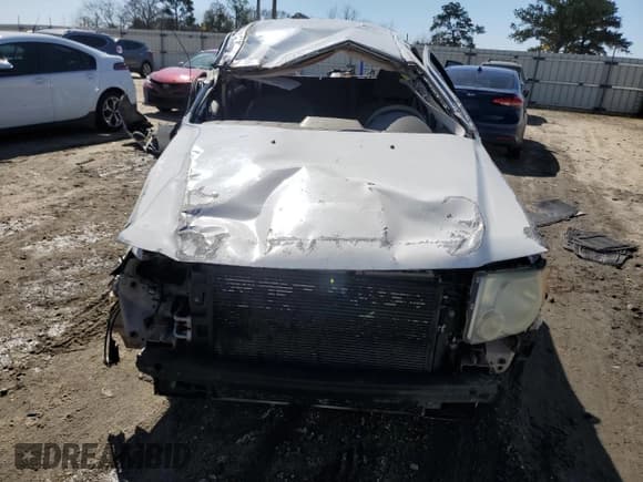 ✅ 2008 Ford Escape XLS • VIN: 1FMCU02Z18KD51394 • Lot: 48707205. Listed on Copart with 271,285 mi. Free auction sales archive from the USA and detailed vehicle history report at DreamBid. Image 5.