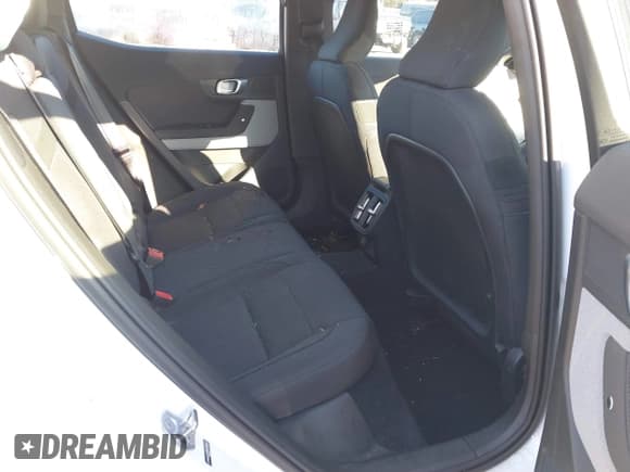 ✅ 2022 Polestar 2 • VIN: LPSED3KA6NL075642 • Lot: 41446889. Wystawiony na IAAI z przebiegiem Nie podano. Bezpłatny archiwum sprzedaży aukcyjnych z USA i szczegółowy raport historii pojazdu na DreamBid. Zdjęcie 8.