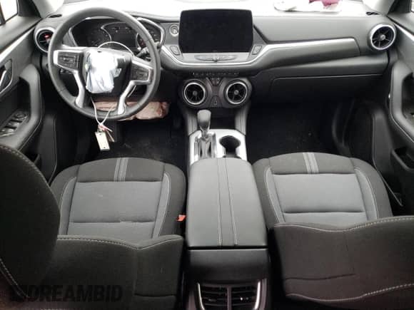 2023 Chevrolet Blazer LT z VIN 3GNKBHR46PS224150, wystawiony jako Copart lot #75610233 z przebiegiem Nie podano mil oraz . Historia ofert i sprzedaży dostępna na DreamBid. Obrazek 8.