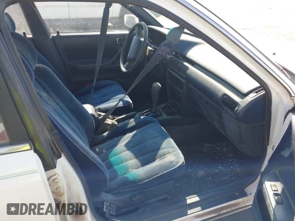 ✅ 1989 Toyota Camry • VIN: JT2VV22E2K0086760 • Lot: 43238305. Wystawiony na IAAI z przebiegiem 306 896 mil. Bezpłatny archiwum sprzedaży aukcyjnych z USA i szczegółowy raport historii pojazdu na DreamBid. Zdjęcie 5.