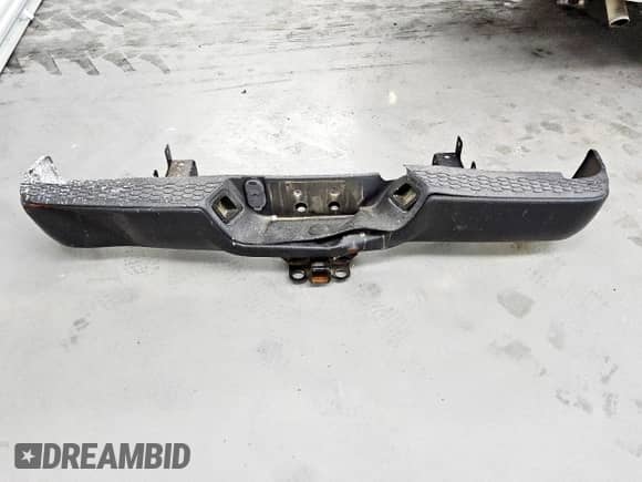 2017 Ram 1500 Tradesman z VIN 3C6JR6DG8HG768716, wystawiony jako Copart lot #80923085 z przebiegiem 154 341 mil mil oraz Czysty tytuł • Clean title. Historia ofert i sprzedaży dostępna na DreamBid. Obrazek 12.