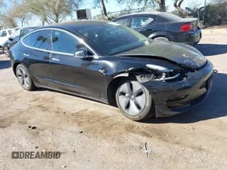 ✅ 2019 Tesla Model 3 Mid Range • VIN: 5YJ3E1EA5KF193353 • Lot: 43566910. Wystawiony na IAAI z przebiegiem Nie podano. Bezpłatny archiwum sprzedaży aukcyjnych z USA i szczegółowy raport historii pojazdu na DreamBid. Zdjęcie 1.