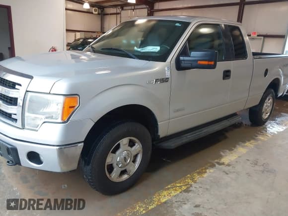 ✅ 2014 Ford F-150 XL • VIN: 1FTFX1ET2EKF80944 • Lot: 42424484. Wystawiony na IAAI z przebiegiem 317 758 mil. Bezpłatny archiwum sprzedaży aukcyjnych z USA i szczegółowy raport historii pojazdu na DreamBid. Zdjęcie 17.