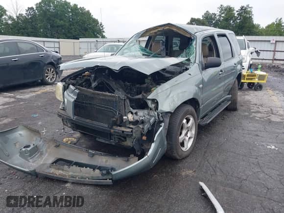 2006 Mercury Mariner Luxury with VIN 4M2YU57196KJ01063, listed as a IAAI auction lot 42907986 with Not provided miles and . Bid and sale history available at DreamBid. Image 2.