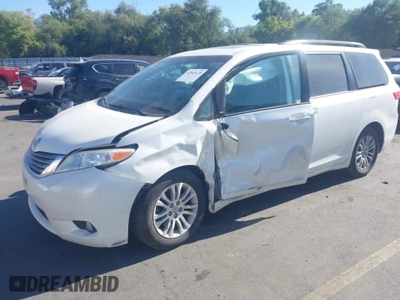 ✅ 2017 Toyota Sienna XLE Auto Access Seat • VIN: 5TDYZ3DC4HS823151 • Lot: 42945428. Wystawiony na IAAI z przebiegiem 119 488 mil. Bezpłatny archiwum sprzedaży aukcyjnych z USA i szczegółowy raport historii pojazdu na DreamBid. Zdjęcie 17.