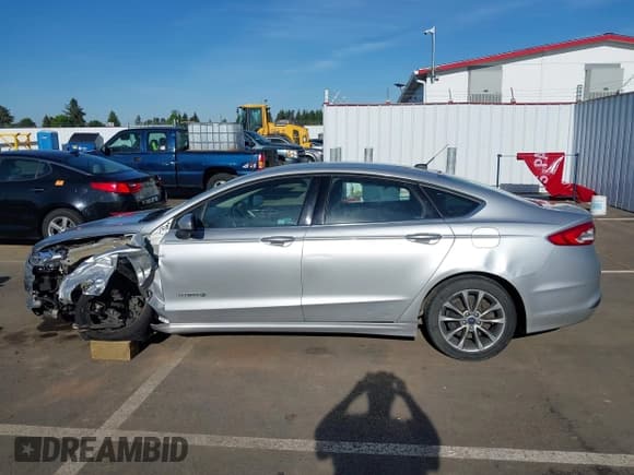 ✅ 2017 Ford Fusion Hybrid SE • VIN: 3FA6P0LU5HR217159 • Lot: 42200372. Listed on IAAI with 112,897 mi. Free auction sales archive from the USA and detailed vehicle history report at DreamBid. Image 15.