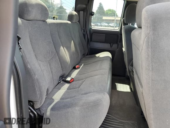 ✅ 2005 Chevrolet Silverado 1500 Z71 • VIN: 1GCEK19Z75Z266321 • Лот: 61169644. Опубликован ранее на Copart с пробегом 141 224 миль. Бесплатный доступ к архиву аукционных продаж из США и подробный отчёт об истории автомобиля на DreamBid. Изображение 10.