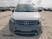 ✅ 2022 Mercedes-Benz Metris Cargo • VIN: W1YV0BEY5N3953983 • Лот: 81297075. Опубликован ранее на Copart с пробегом 118 073 миль. Бесплатный доступ к архиву аукционных продаж из США и подробный отчёт об истории автомобиля на DreamBid. Изображение 5.