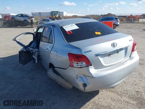 ✅ 2011 Toyota Yaris • VIN: JTDBT4K35B1406769 • Лот: 41722802. Опубликован ранее на IAAI с пробегом Не указан. Бесплатный доступ к архиву аукционных продаж из США и подробный отчёт об истории автомобиля на DreamBid. Изображение 3.