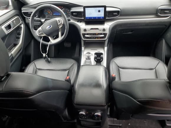 ✅ 2020 Ford Explorer XLT • VIN: 1FMSK8DH1LGC40151 • Lot: 54750995. Wystawiony na Copart z przebiegiem 56 415 mil. Bezpłatny archiwum sprzedaży aukcyjnych z USA i szczegółowy raport historii pojazdu na DreamBid. Zdjęcie 8.