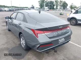 2024 Hyundai Elantra SE с VIN KMHLL4DG7RU844945, выставлен на аукционе IAAI как лот 42993033 с пробегом 12 342 миль миль и . История ставок и продаж доступна на DreamBid. Изображение 3.
