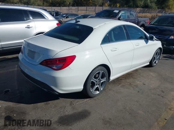 ✅ 2018 Mercedes-Benz CLA 250 • VIN: WDDSJ4EB6JN677040 • Lot: 43510857. Wystawiony na IAAI z przebiegiem 98 933 mil. Bezpłatny archiwum sprzedaży aukcyjnych z USA i szczegółowy raport historii pojazdu na DreamBid. Zdjęcie 4.