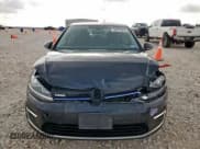 ✅ 2019 Volkswagen Golf SE • VIN: WVWKR7AU2KW910371 • Lot: 64973615. Wystawiony na Copart z przebiegiem 67 295 mil. Bezpłatny archiwum sprzedaży aukcyjnych z USA i szczegółowy raport historii pojazdu na DreamBid. Zdjęcie 5.