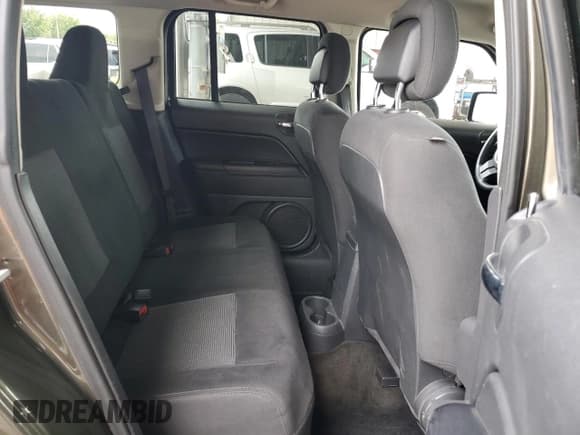 ✅ 2016 Jeep Patriot Sport SE • VIN: 1C4NJRBBXGD594878 • Lot: 70716065. Wystawiony na Copart z przebiegiem 114 002 mil. Bezpłatny archiwum sprzedaży aukcyjnych z USA i szczegółowy raport historii pojazdu na DreamBid. Zdjęcie 11.