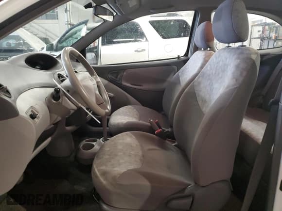 ✅ 2001 Toyota ECHO • VIN: JTDAT123810114175 • Lot: 47951385. Wystawiony na Copart z przebiegiem 122 586 mil. Bezpłatny archiwum sprzedaży aukcyjnych z USA i szczegółowy raport historii pojazdu na DreamBid. Zdjęcie 7.