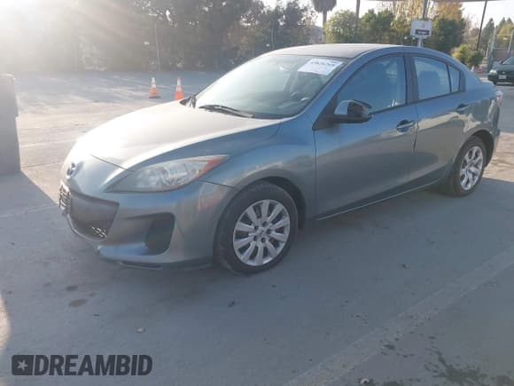 ✅ 2013 Mazda 3 i SV • VIN: JM1BL1TG8D1754164 • Lot: 43826269. Wystawiony na IAAI z przebiegiem 180 479 mil. Bezpłatny archiwum sprzedaży aukcyjnych z USA i szczegółowy raport historii pojazdu na DreamBid. Zdjęcie 2.