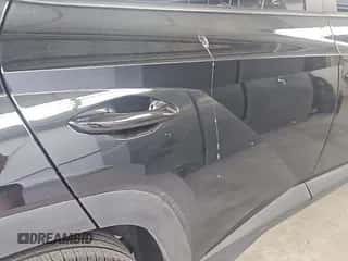 2024 Hyundai Tucson SEL z VIN 5NMJBCDE7RH388718, wystawiony jako IAAI lot #42990485 z przebiegiem 25 133 mil mil oraz . Historia ofert i sprzedaży dostępna na DreamBid. Obrazek 1.