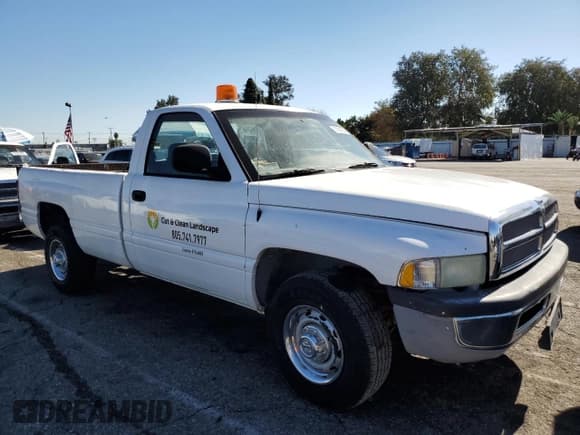 ✅ 2001 Dodge 2500 • VIN: 3B7KC26Z51M560578 • Lot: 91894035. Wystawiony na Copart z przebiegiem 106 834 mil. Bezpłatny archiwum sprzedaży aukcyjnych z USA i szczegółowy raport historii pojazdu na DreamBid. Zdjęcie 4.