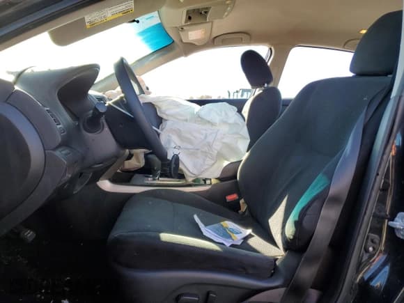 ✅ 2015 Nissan Altima S • VIN: 1N4AL3AP7FC428783 • Lot: 91107915. Wystawiony na Copart z przebiegiem 136 010 mil. Bezpłatny archiwum sprzedaży aukcyjnych z USA i szczegółowy raport historii pojazdu na DreamBid. Zdjęcie 7.