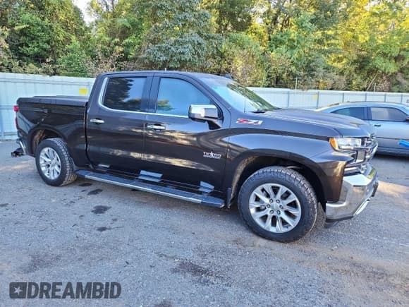 ✅ 2019 Chevrolet Silverado 1500 LTZ • VIN: 3GCUYGED4KG105573 • Lot: 89735075. Wystawiony na Copart z przebiegiem 168 318 mil. Bezpłatny archiwum sprzedaży aukcyjnych z USA i szczegółowy raport historii pojazdu na DreamBid. Zdjęcie 4.