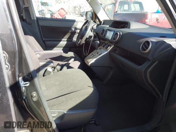 ✅ 2009 Scion xB • VIN: JTLKE50E891085278 • Lot: 43811727. Listed on IAAI with 114,160 mi. Free auction sales archive from the USA and detailed vehicle history report at DreamBid. Image 5.