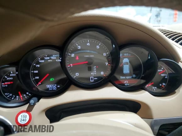 ✅ 2014 Porsche Cayenne S • VIN: WP1AB2A29ELA57568 • Lot: 43373685. Listed on Copart with 98,652 mi. Free auction sales archive from the USA and detailed vehicle history report at DreamBid. Image 9.